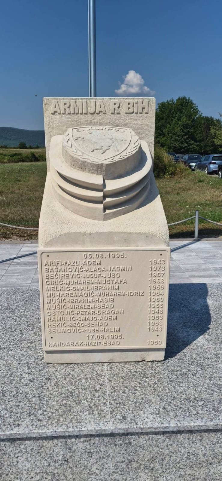 Spomen obilježje poginulim borcima